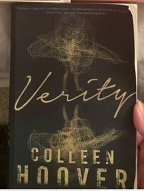 Verity by Colleen Hoover - Paperback